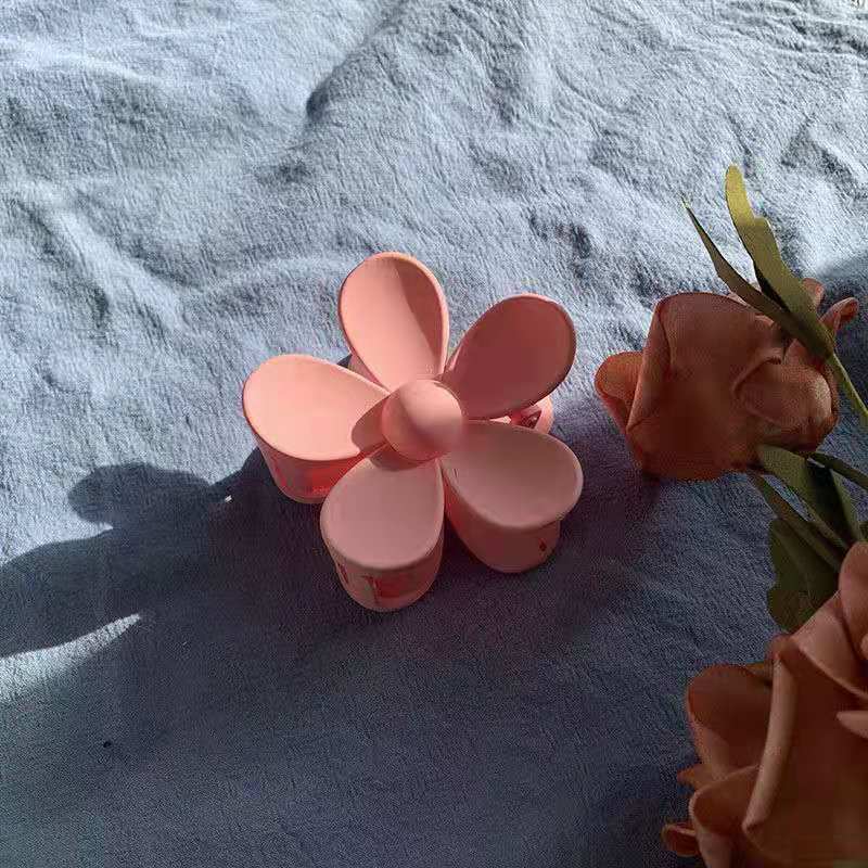 New Style Women'S Flower Plumeria Plastic Resin Hair Clip