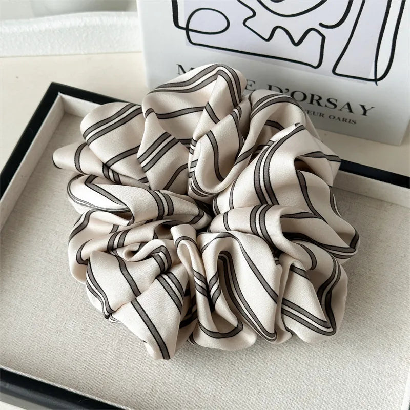 Elegant Lady Advanced Sense Women's Stripe Cloth Hair Claws
