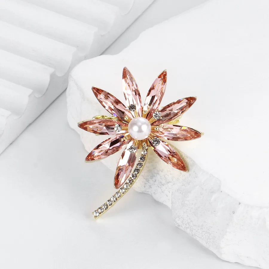 Elegant Pearl Alloy Flower Brooch Pin Women's Personality Design Lapel Pin Cute Romantic Animal Floral Pattern Office Selfie Suitable All Seasons