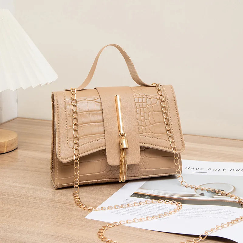 Women's Bag Wholesale new Bag Retro Small Square Bag Crocodile Pattern Tassel Bag Simple Handbag Handbag