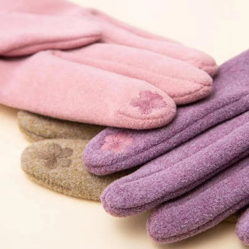 In Stock Warm with Velvet Autumn and Winter Women's Gloves Soft Touch Screen Outdoor Windproof Cycling Velvet Gloves Wholesale
