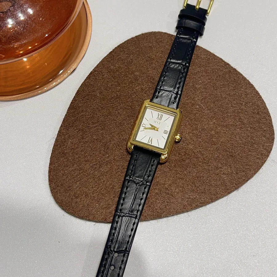 Casual Simple Style Letter Buckle Quartz Watch Women's Watches