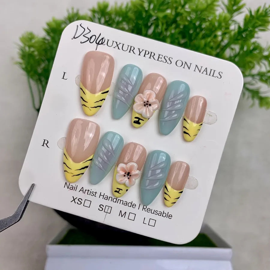 Handmade Detachable Shell Sculpture Cat Eye Almond Nails Ice Transparent Floral Design Wearable False Nails For Women