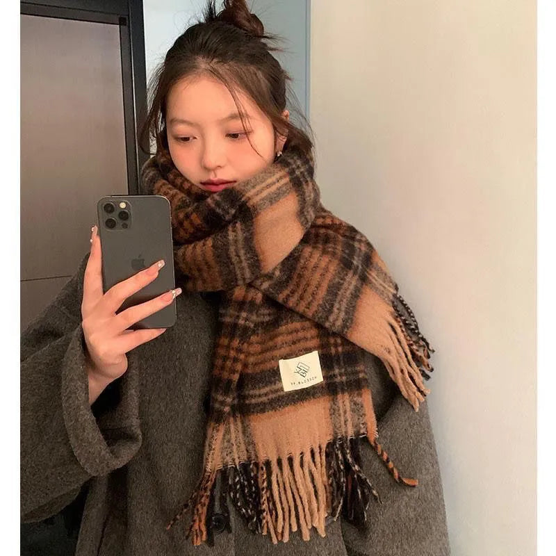 Women's Retro Sweet Color Block Acrylic Tassel Scarf