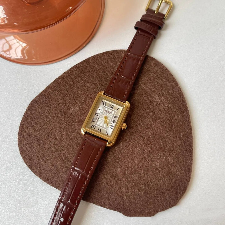 Casual Simple Style Letter Buckle Quartz Watch Women's Watches