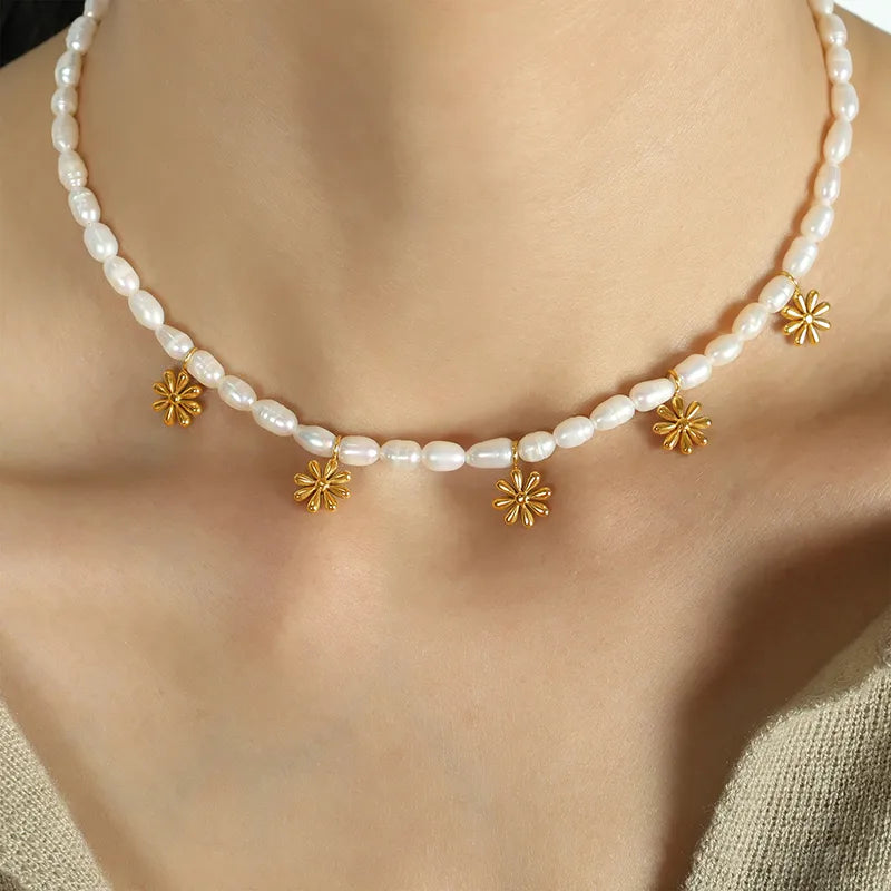 elegant chrysanthemum freshwater pearl titanium steel beaded plating 18k gold plated necklace