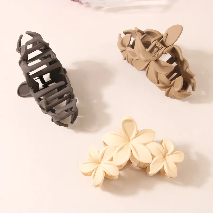 Simple Style Classic Style Women's Plumeria Plastic Stoving Varnish Hair Claws