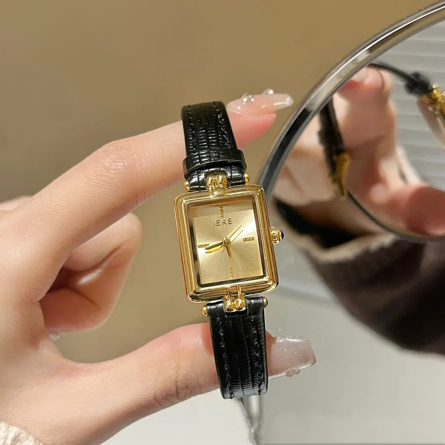 Casual Simple Style Letter Buckle Quartz Watch Women's Watches