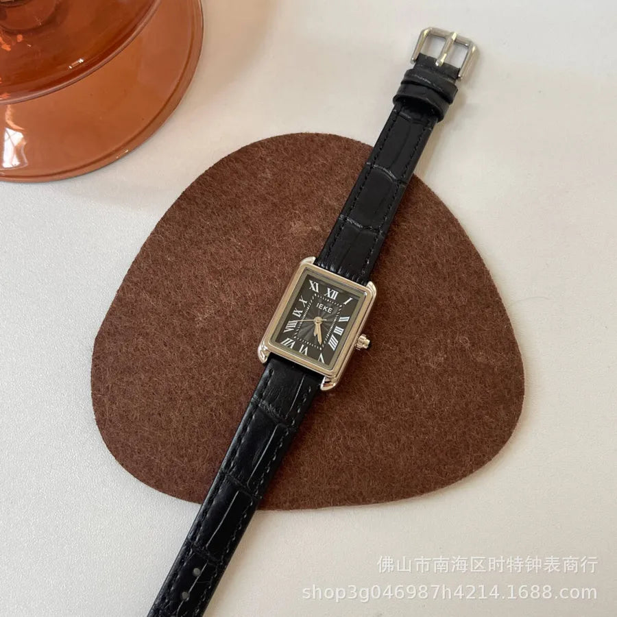 Casual Simple Style Letter Buckle Quartz Watch Women's Watches