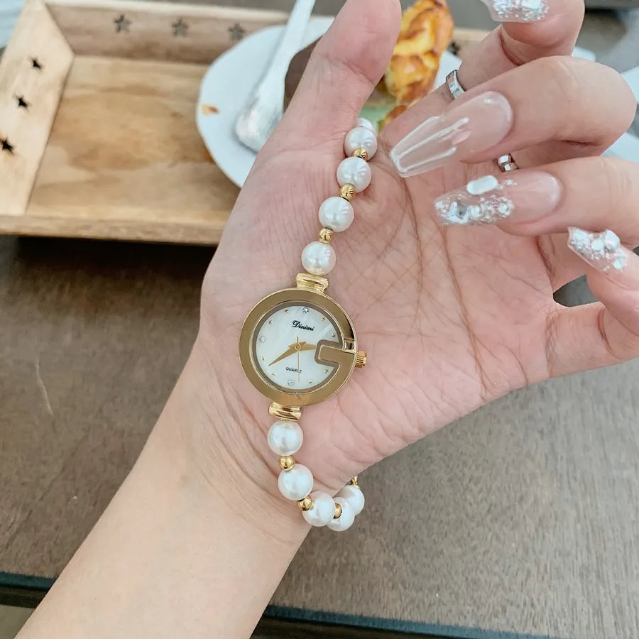 Elegant Geometric Draw Pull Buckle Quartz Watch Women's Watches