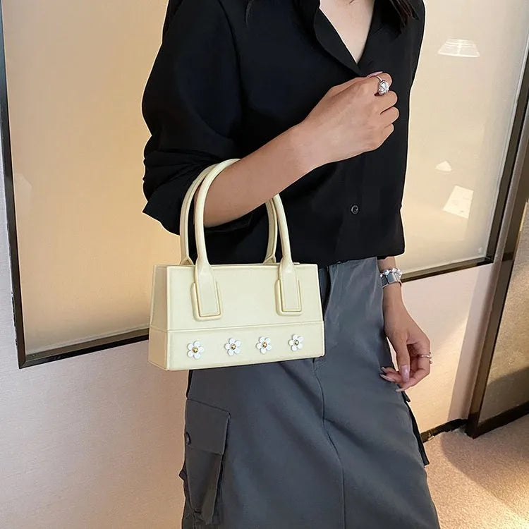 Women's Pu Leather Solid Color Flower Streetwear Square Zipper Handbag