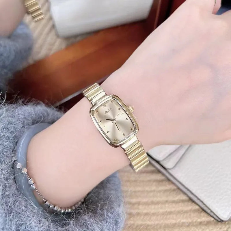 Minimalist Retro Roman Dial Quartz Steel Strap Watch Elegance Simplicity Fashionable Women's Square Face Mineral Glass Lens