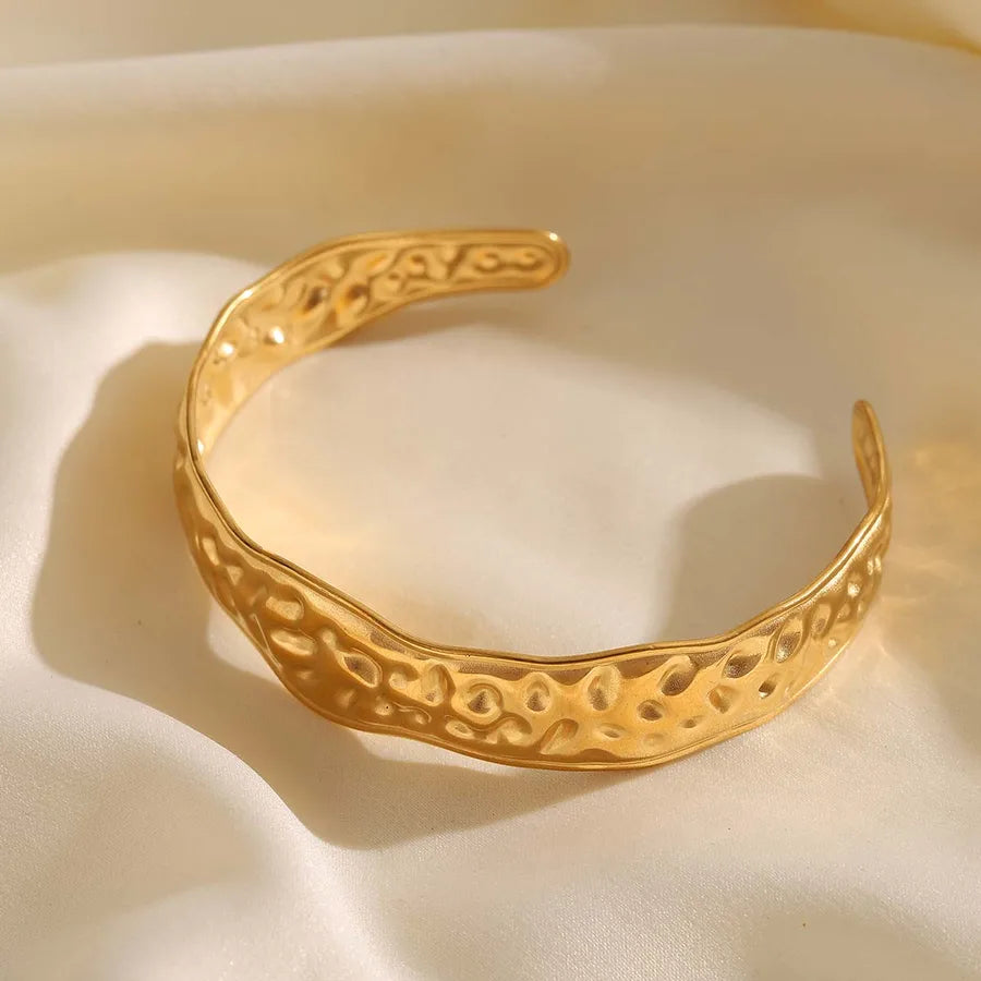 Simple Style Classic Style Solid Color 304 Stainless Steel 18K Gold Plated Bangle In Bulk