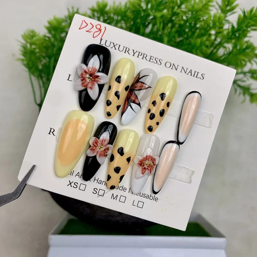 Handmade Detachable Shell Sculpture Cat Eye Almond Nails Ice Transparent Floral Design Wearable False Nails For Women