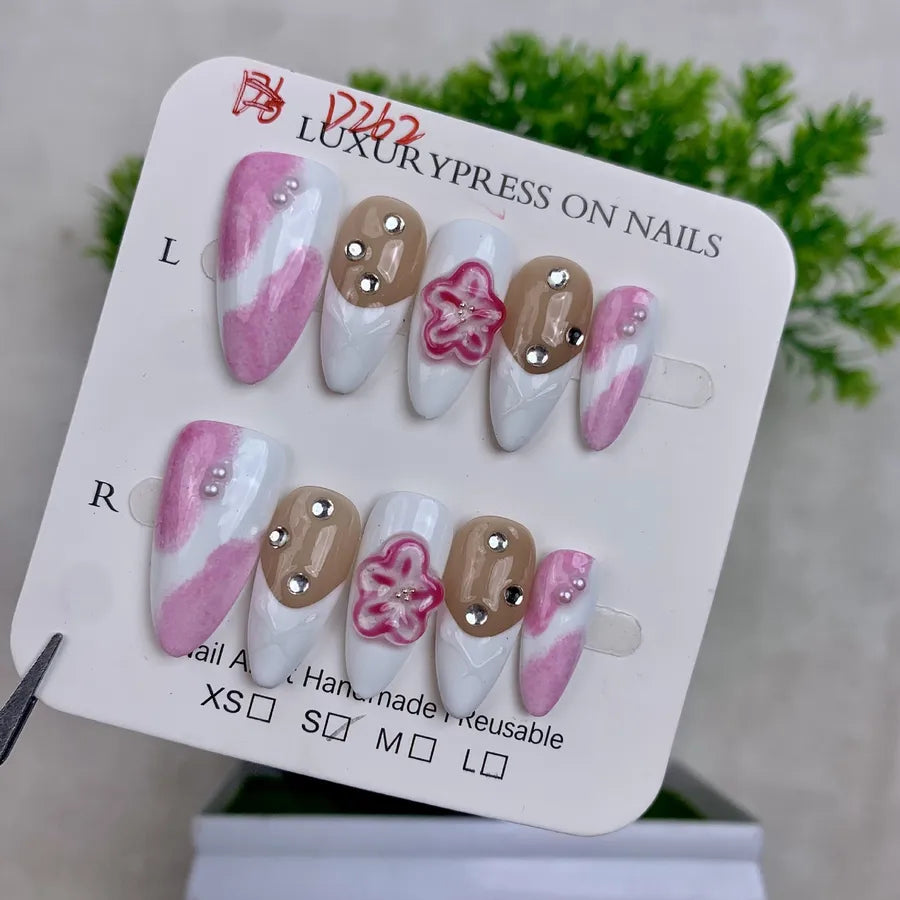 Handmade Detachable Shell Sculpture Cat Eye Almond Nails Ice Transparent Floral Design Wearable False Nails For Women
