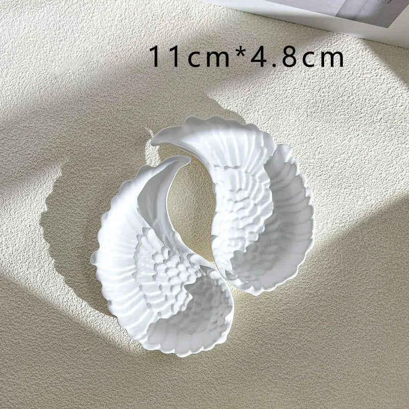 Elegant Nordic Style Leaf Feather Wings Gypsum Jewelry Display