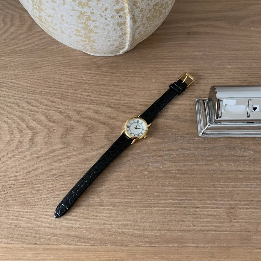Casual Simple Style Round Buckle Quartz Watch