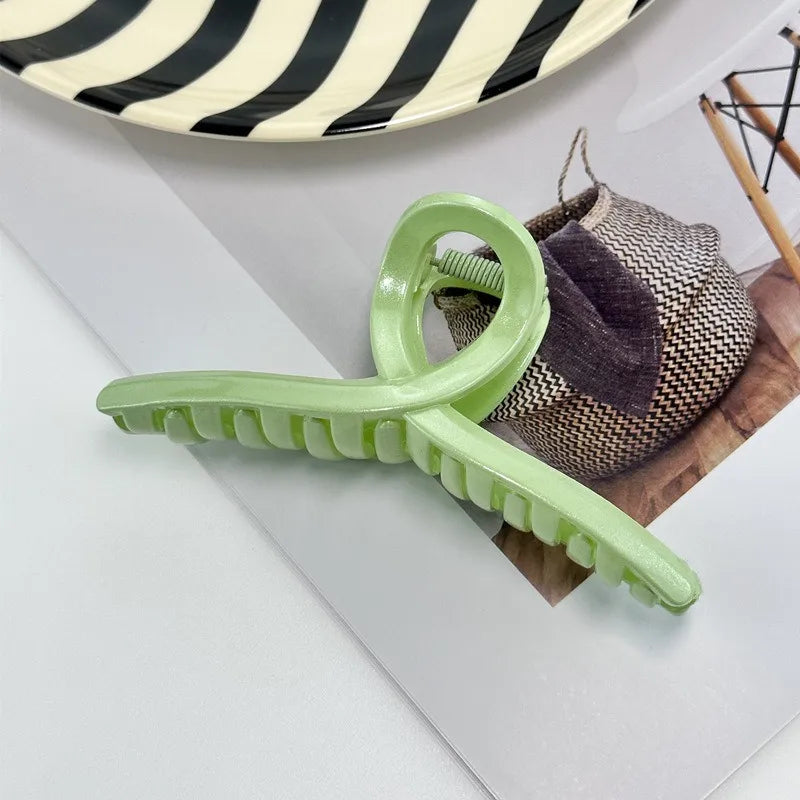 Thick Acrylic Hair Clips Cute Sweet Dopaamine Crown Grab Clips Shark Fin Sensation Solid Color Hair Clips For Women
