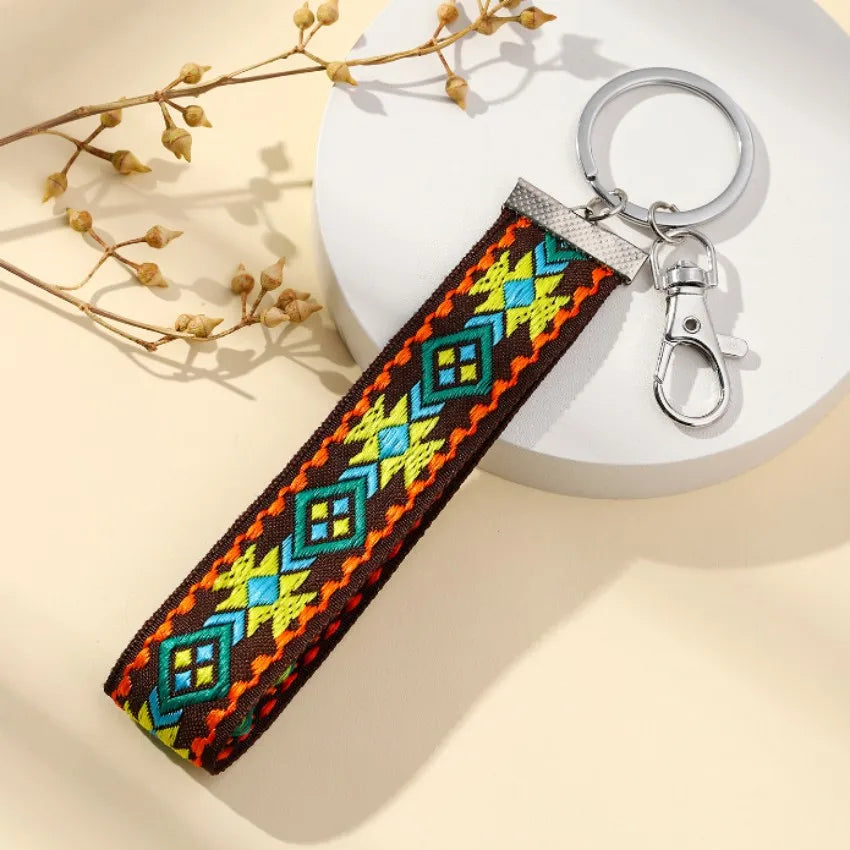 1 Piece Retro Ethnic Style Geometric Metal Knit Unisex Keychain