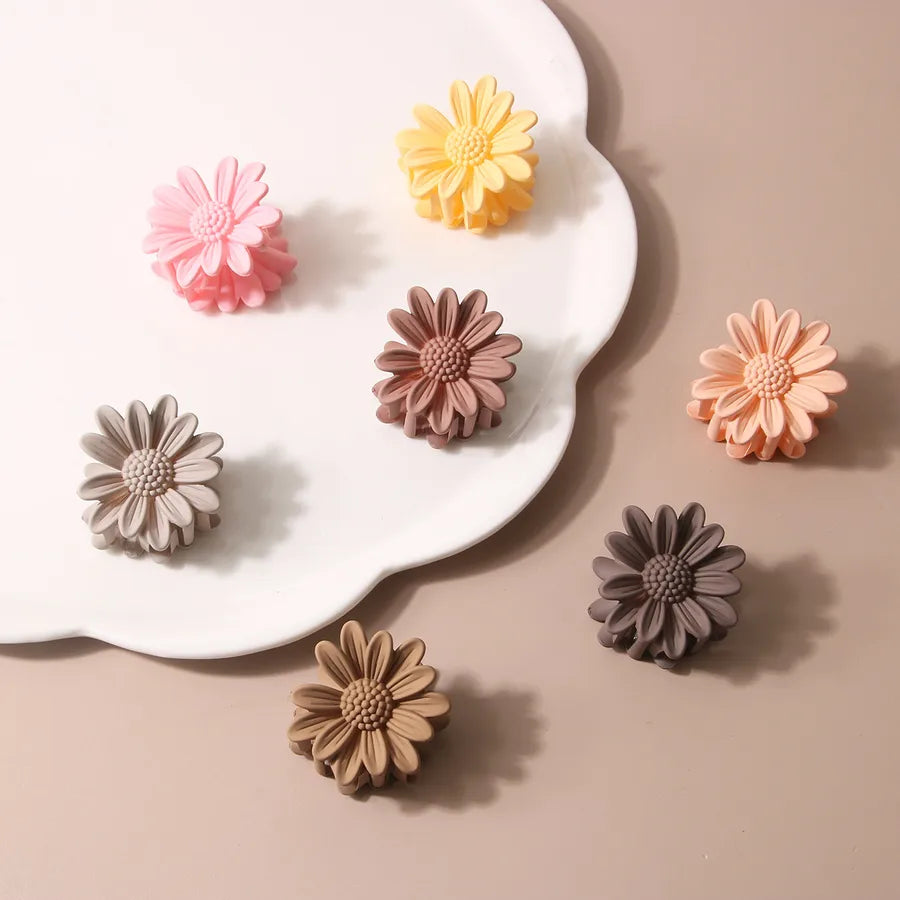 Women's Sweet Simple Style Flower Plastic Stoving Varnish Hair Claws