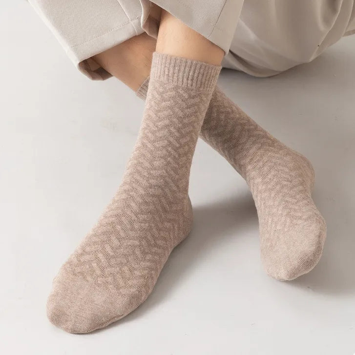 men's casual simple style solid color cotton crew socks a pair