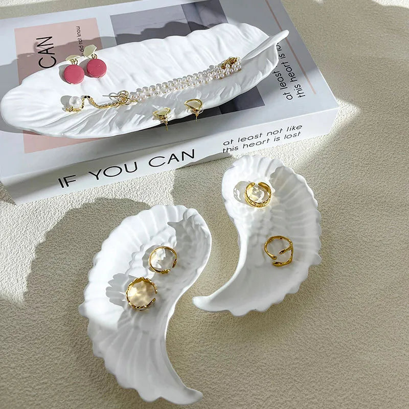 Elegant Nordic Style Leaf Feather Wings Gypsum Jewelry Display