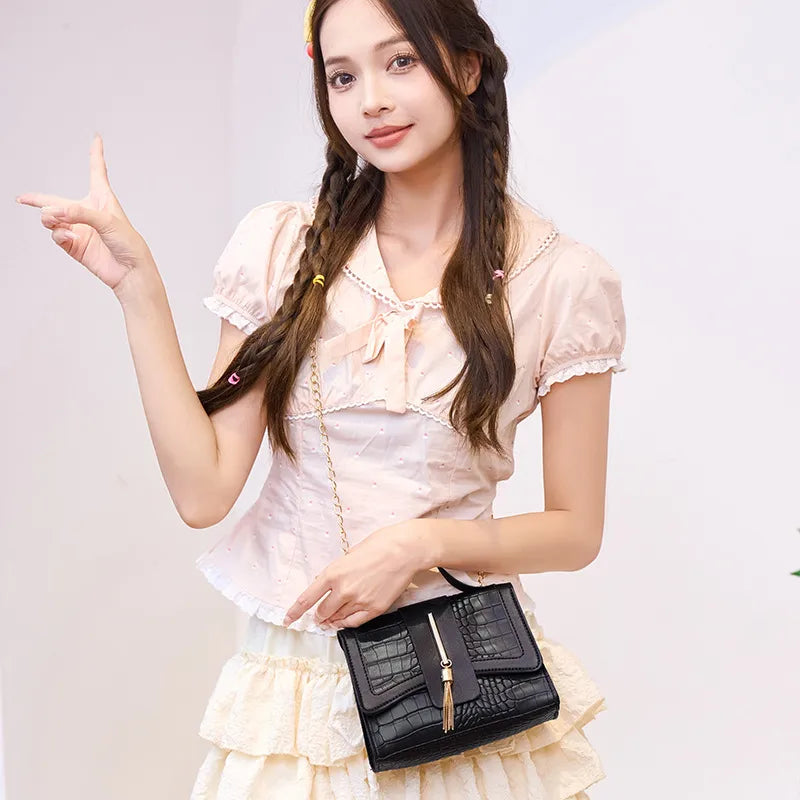 Women's Bag Wholesale new Bag Retro Small Square Bag Crocodile Pattern Tassel Bag Simple Handbag Handbag