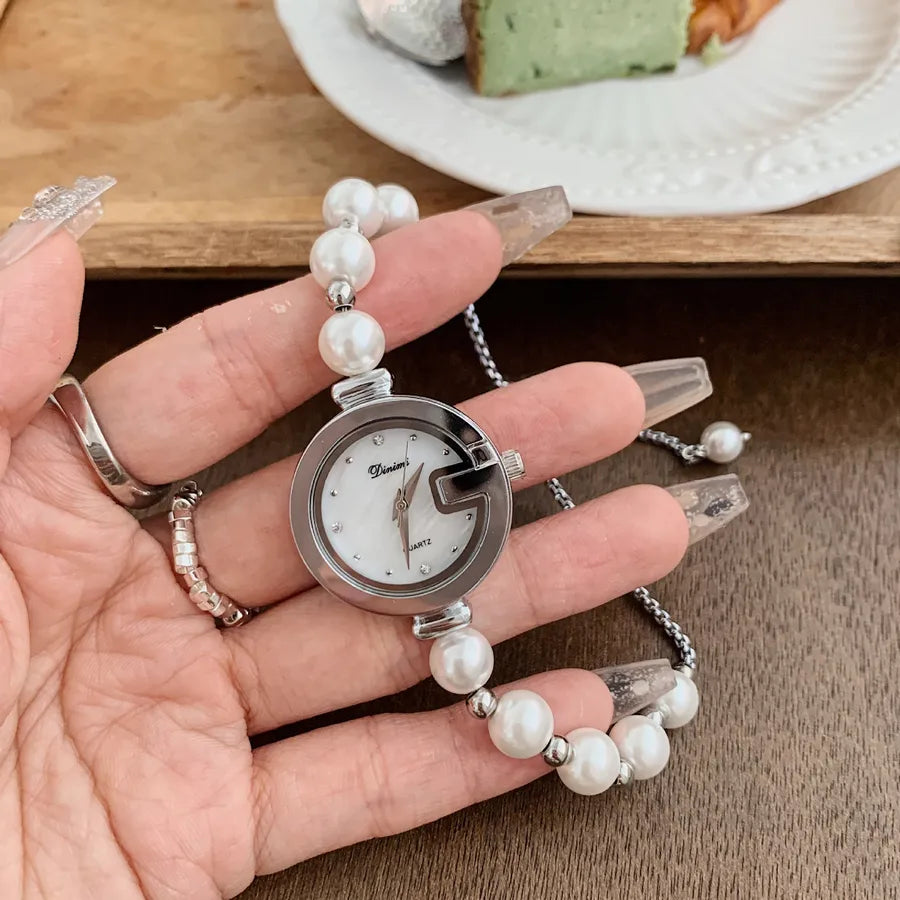 Elegant Geometric Draw Pull Buckle Quartz Watch Women's Watches