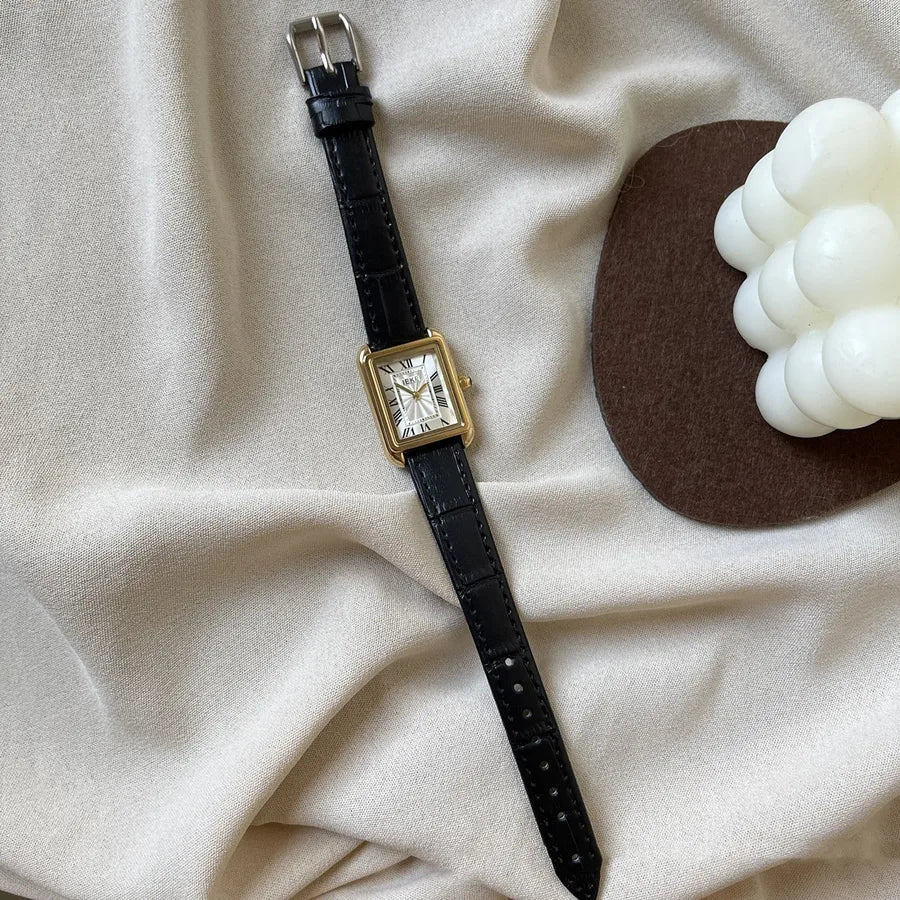 Casual Simple Style Letter Buckle Quartz Watch Women's Watches