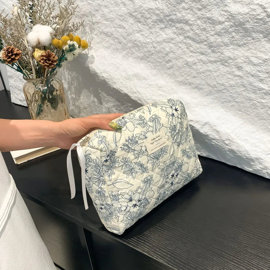 Blue Begonia Flower Cosmetic Bag Vintage Wash Bag Storage Bag Large Capacity Handbag Outgoing Portable Travel Bag