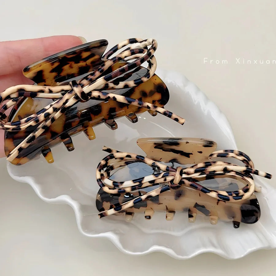 Retro Leopard Print PU Leather Medium Shark Clip Butterfly Knot Autumn Winter Elegant French Hair Claw Hair Accessory For Women