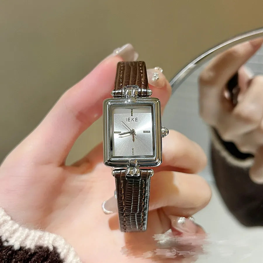 Casual Simple Style Letter Buckle Quartz Watch Women's Watches