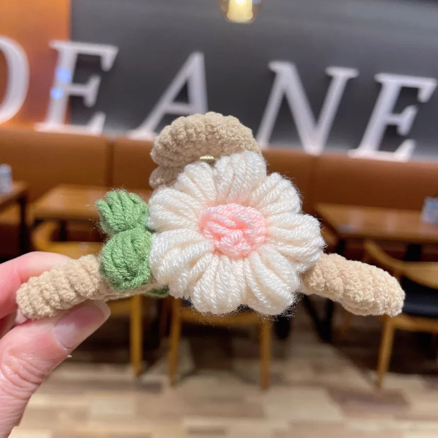 Trendy Autumn Winter Knitted Flower Hair Clip Cute Fashionable Girl Shark Clamp Premium Shop Hair Accessories