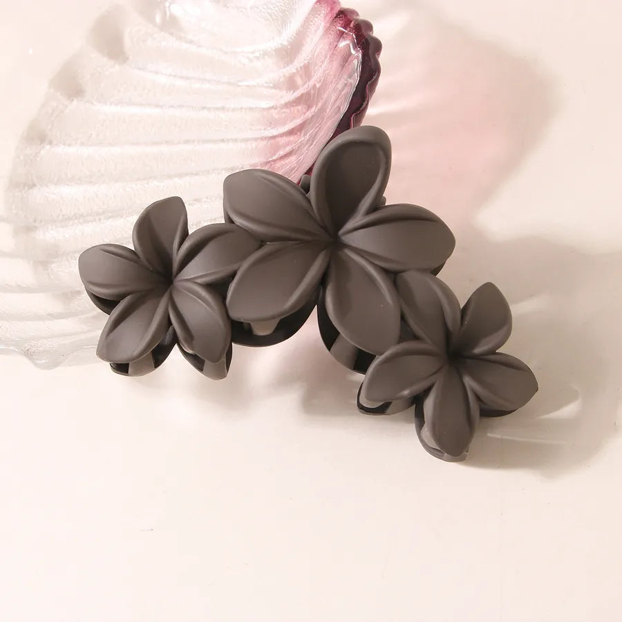 Simple Style Classic Style Women's Plumeria Plastic Stoving Varnish Hair Claws