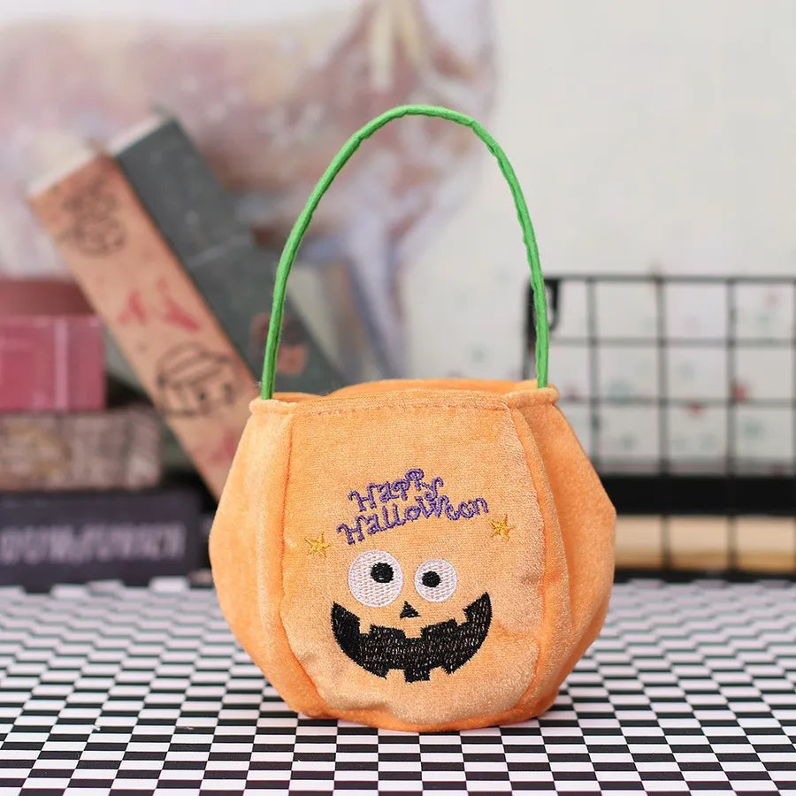 Halloween Decorations 3D Pumpkin Shaped Children's Gift Candy Bag Creative Handheld Festival Decoration Velvet Material