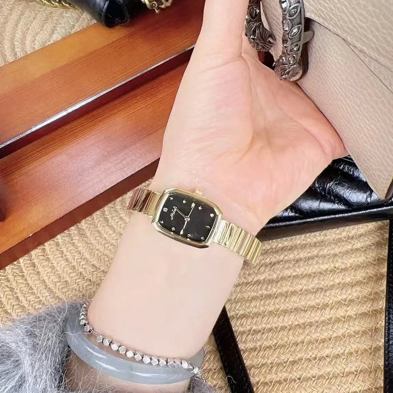 Minimalist Retro Roman Dial Quartz Steel Strap Watch Elegance Simplicity Fashionable Women's Square Face Mineral Glass Lens