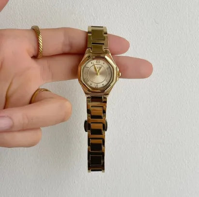 Retro Classic Style Geometric Butterfly Double Snap Quartz Watch Women's Watches