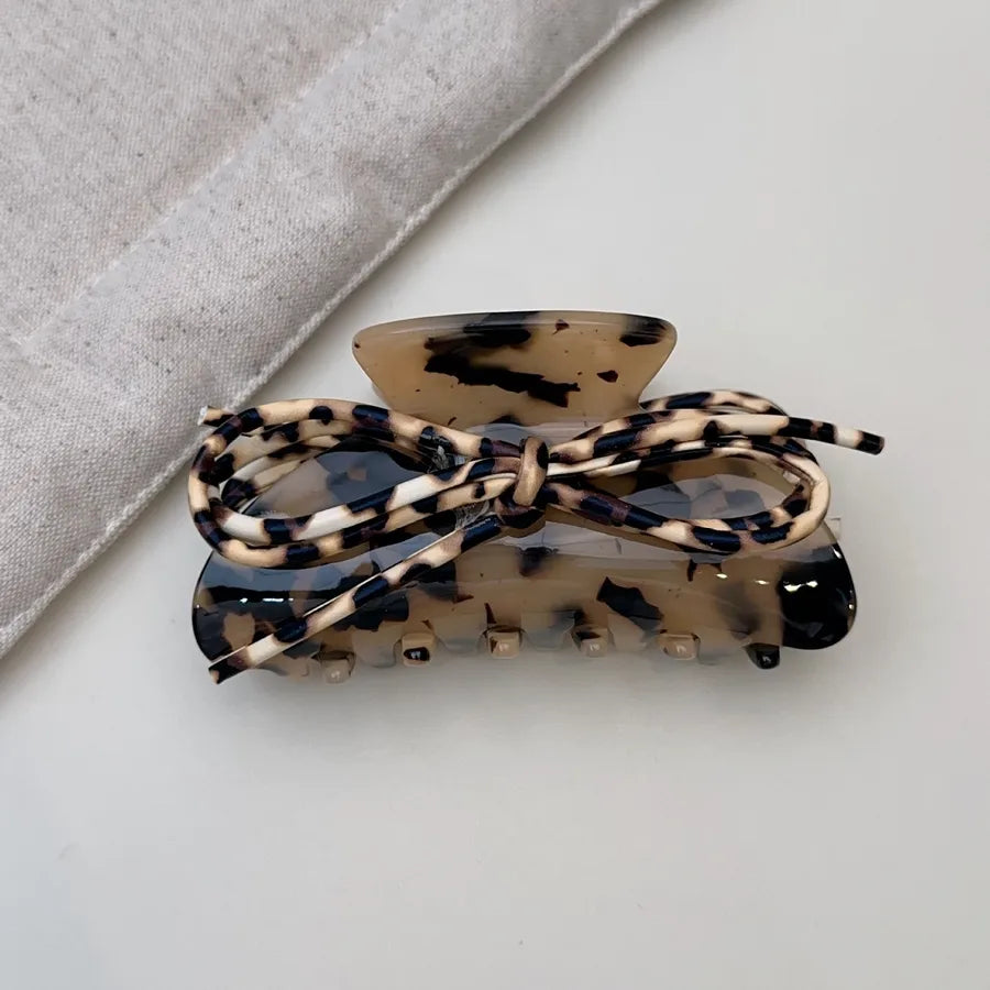Retro Leopard Print PU Leather Medium Shark Clip Butterfly Knot Autumn Winter Elegant French Hair Claw Hair Accessory For Women