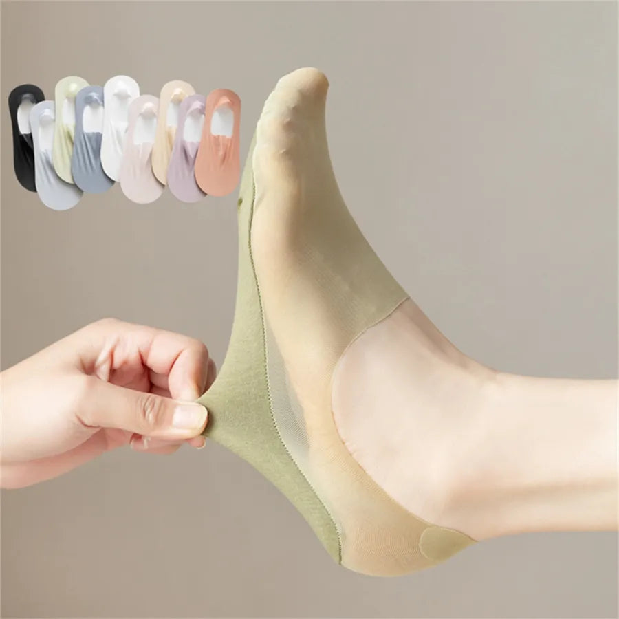 women's simple style solid color cotton ankle socks a pair
