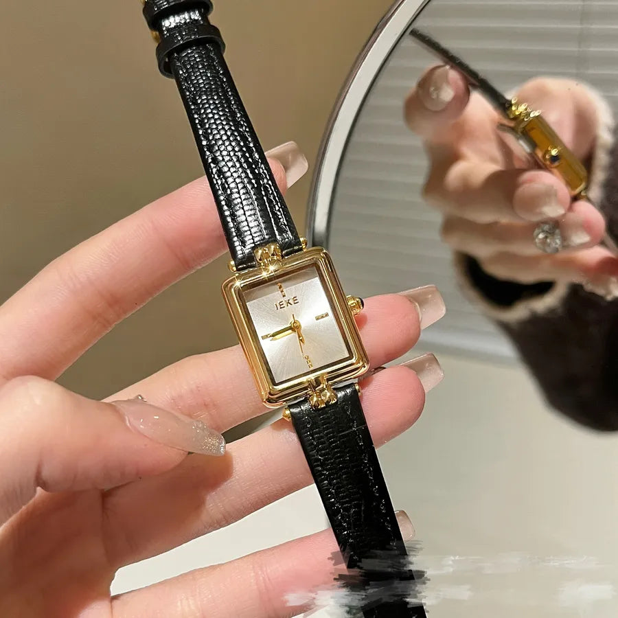 Casual Simple Style Letter Buckle Quartz Watch Women's Watches