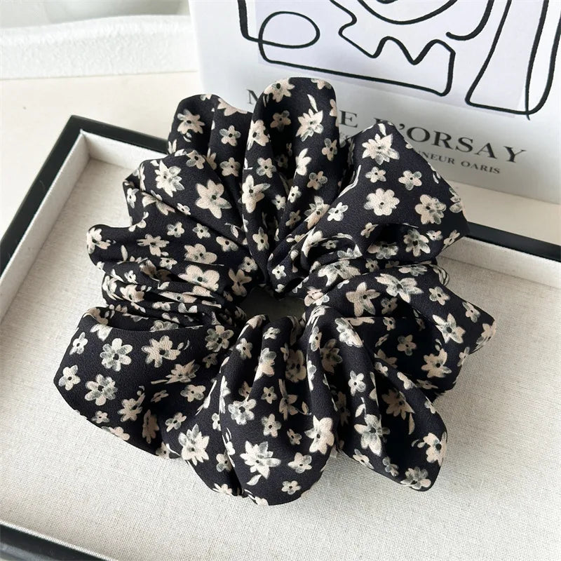 Elegant Lady Advanced Sense Women's Stripe Cloth Hair Claws