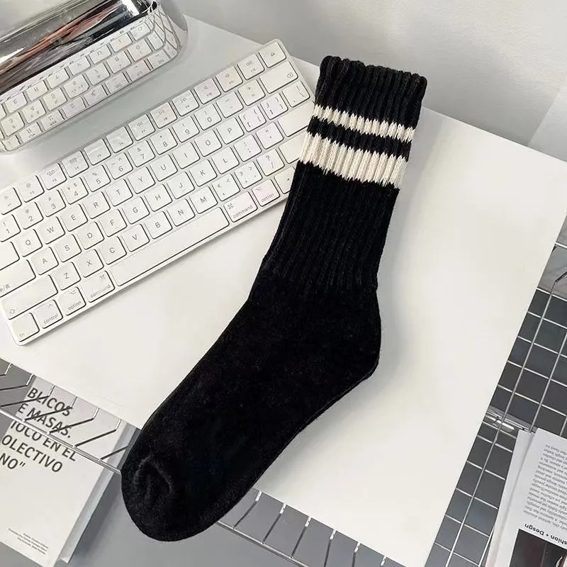 Thick line socks men's mid-calf solid color Japanese retro trendy autumn and winter stockings Sports Basketball American pile long stockings
