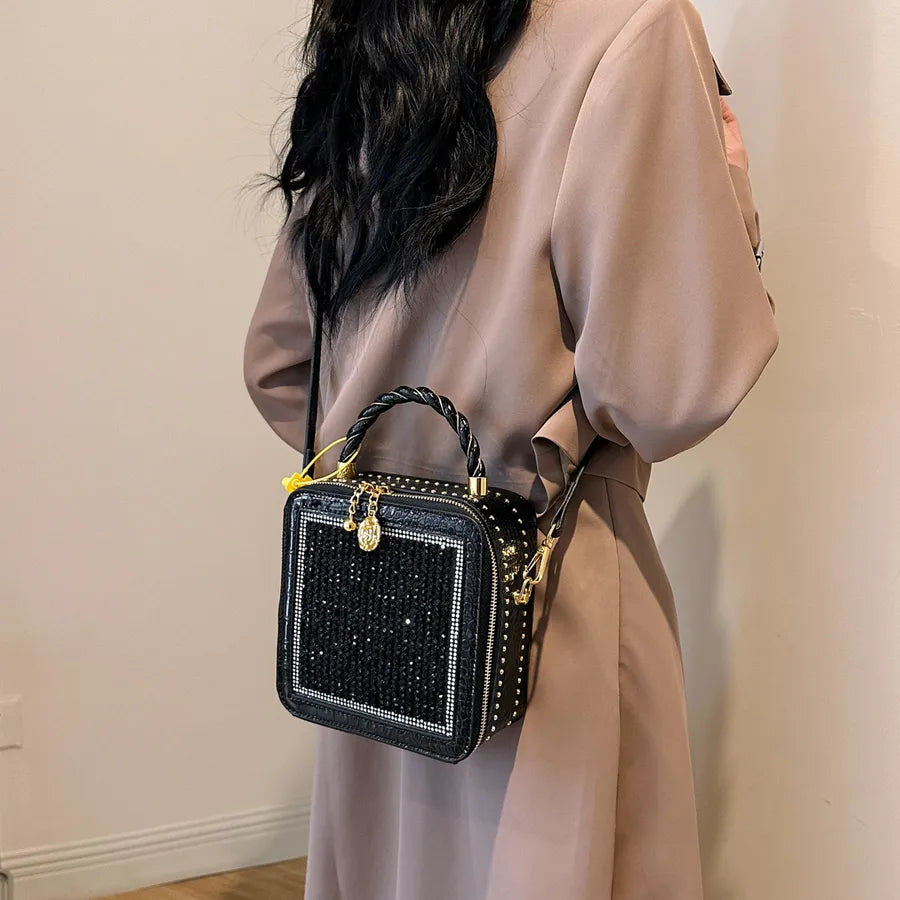 Women's Medium Pu Leather Geometric Solid Color Streetwear Zipper Handbag