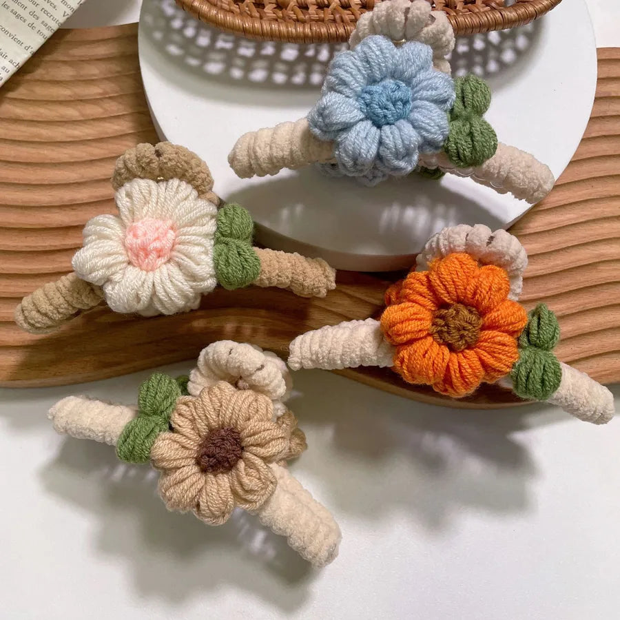 Trendy Autumn Winter Knitted Flower Hair Clip Cute Fashionable Girl Shark Clamp Premium Shop Hair Accessories