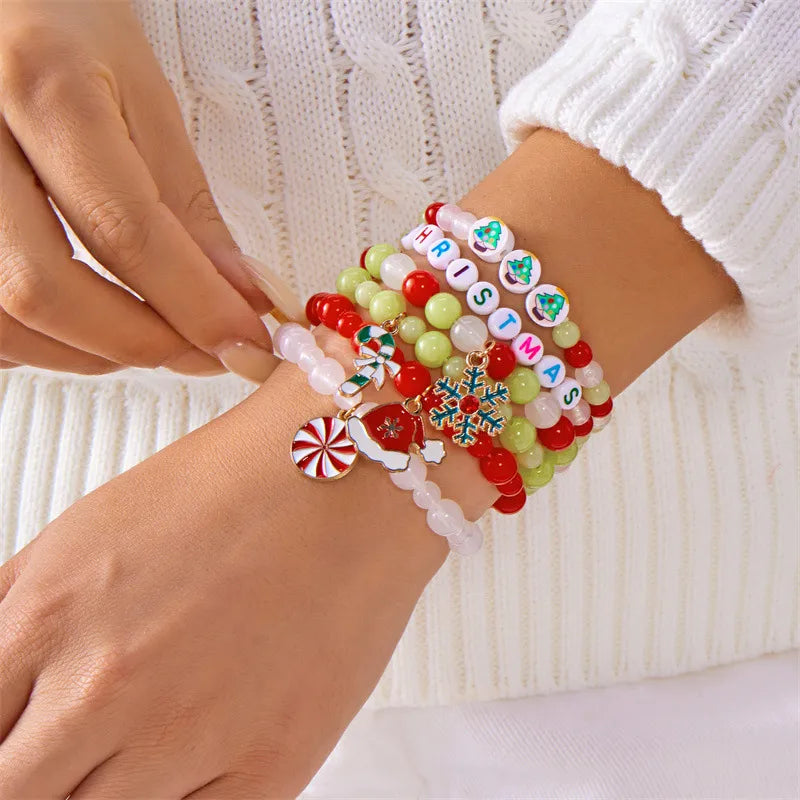 Fashionable Versatile Christmas Themed Soft Clay Bracelet With Glass Deer Snowflake Pearl Design Suitable For Men And Women
