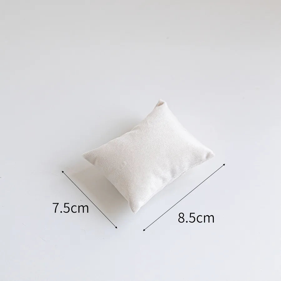 Velvet Fabric Bracelet Display Stand Counter Top Sponge Cushion Leather Surface Jewelry Accessory Premium Feeling Integrated Style