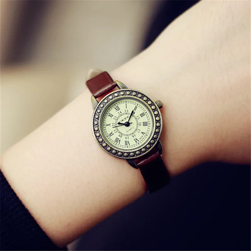Retro Letter Buckle Quartz Women's Watches