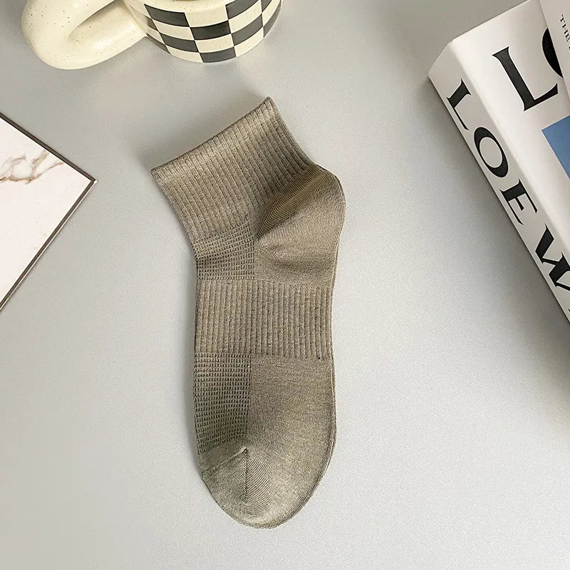 Basic Men's Solid Color Cotton Ankle Socks A Pair