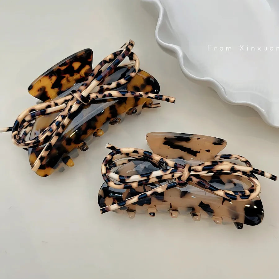 Retro Leopard Print PU Leather Medium Shark Clip Butterfly Knot Autumn Winter Elegant French Hair Claw Hair Accessory For Women