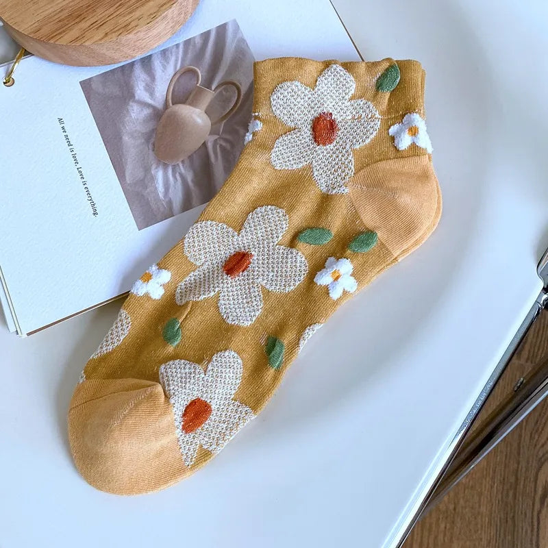 A Pair Cute Women's Flower Cotton Crew Socks